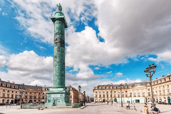 2019年7月27日，法国巴黎：文多姆广场城市景观及其巴黎大柱子 — 图库照片