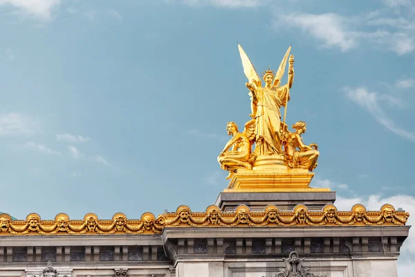 Fachada da Ópera Garnier no edifício histórico da Academia de Música de Paris. Visões e entretenimento cultural em França — Fotografia de Stock