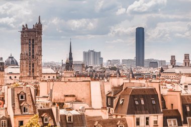 Çatıdan klasik Paris silüeti görünümü