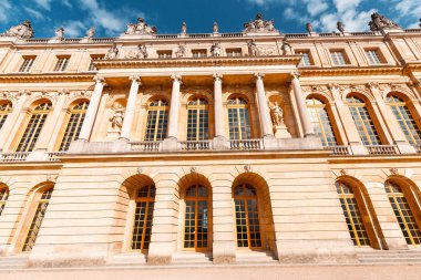 Versailles Kraliyet Sarayı'nın ana binası, Louis ana ikamet. Fransa'nın turistik ve tarihi turistik mekanları