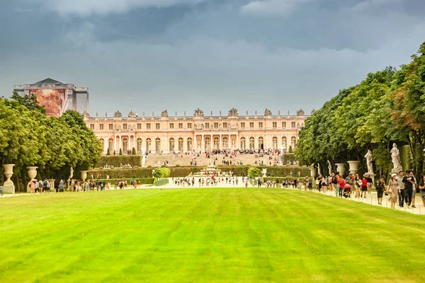 30 july 2019, France, Versailles royal Palace complex - one of the main tourist attractions in Europe — Stock Photo, Image