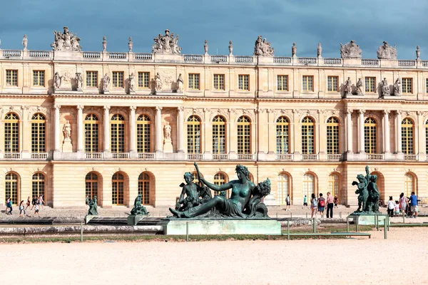 30 july 2019, France, Versailles royal Palace complex - one of the main tourist attractions in Europe — Stock Photo, Image