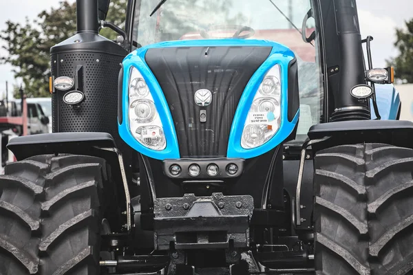 31. juli 2019, metz, franz: neuer holland traktor close-up — Stockfoto