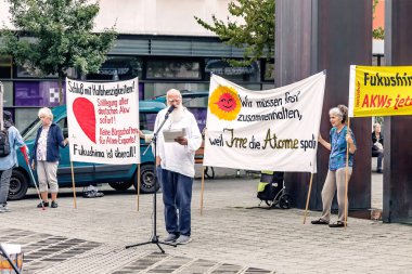 05 Ağustos 2019, Nuremberg, Almanya: Şehir sokaklarında nükleer enerjiye karşı miting