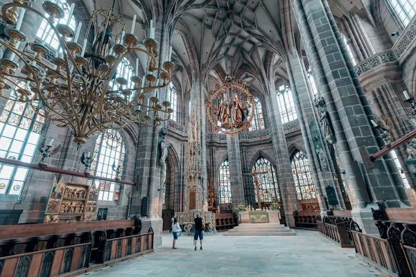 04 Agosto 2019, Nuremberg, Alemania: Interior de la Iglesia de San Lorenz en Nuremberg —  Fotos de Stock