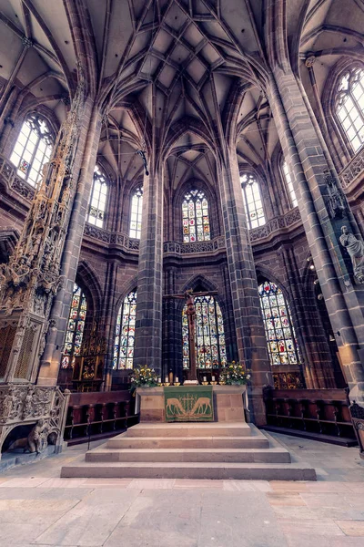 04 Agosto 2019, Nuremberg, Alemania: Interior de la Iglesia de San Lorenz en Nuremberg —  Fotos de Stock