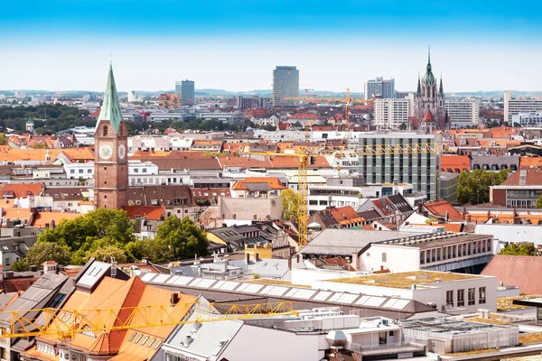 Aerial skyline view of red roofs in Munich, Germany — Stock Photo, Image