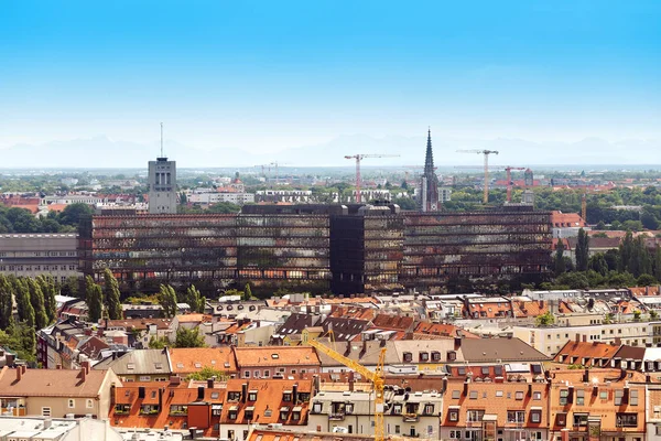 Aerial skyline view of red roofs in Munich, Germany — Stock Photo, Image