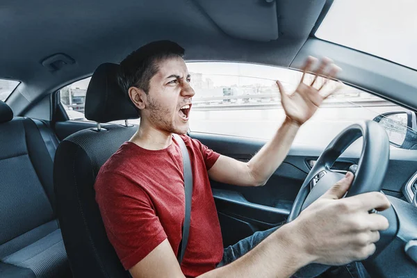 Hombre Enojado Conductor Reacciona Agresivamente Otros Usuarios Carretera Concepto Problemas —  Fotos de Stock