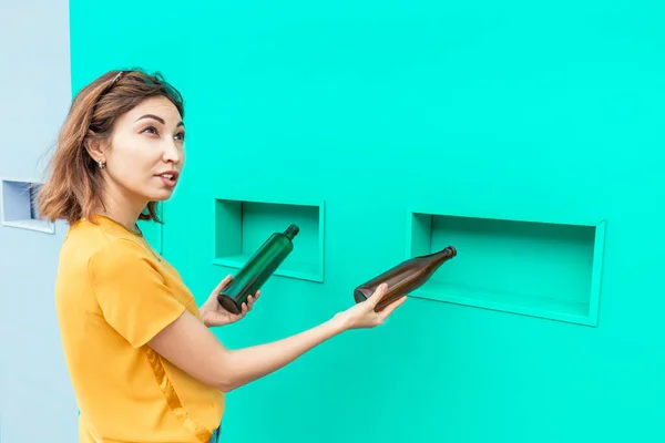 Asian Girl Thought Sorting Garbage Hands Holds Two Glass Bottles — Stock Photo, Image