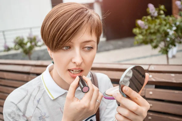 Girl Slavic Appearance Applies Makeup Lipstick Looks Compact Mirror — Stock Photo, Image