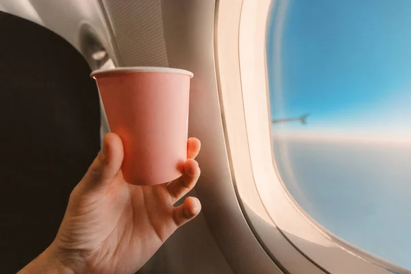 Airplane Passenger Hand Holds Paper Cup Tea Blue Sky Window — Stock Photo, Image