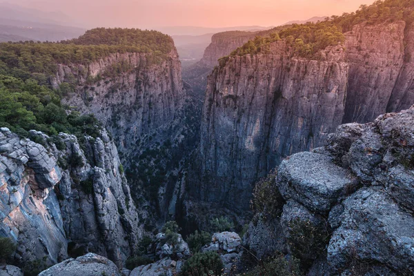 日出时分 土耳其境内壮丽迷人而深邃的塔齐峡谷 一个有名的旅游胜地 一个拍照和登山的好地方 Koprulu自然公园 — 图库照片