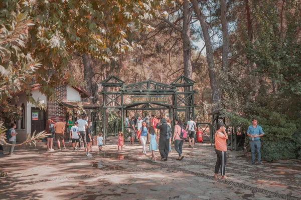 Září 2020 Turecko Antalya Lidé Tlačí Vchodu Přírodního Parku Kursunlu — Stock fotografie