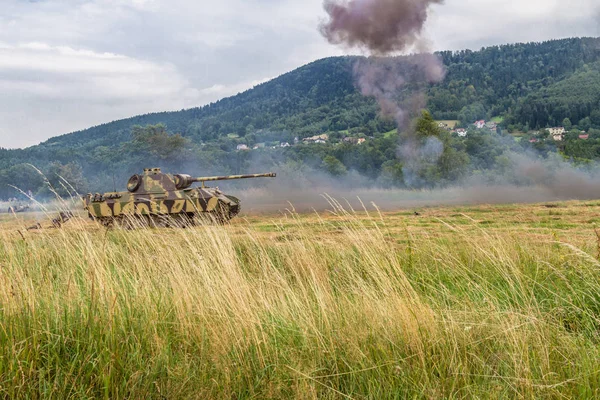 Niemiecki Czołg Pzkpfw 171 Panther Podczas Rekonstrukcji Historycznej Polska — Zdjęcie stockowe