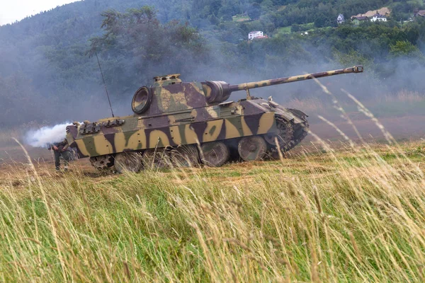 Niemiecki Czołg Pzkpfw 171 Panther Podczas Rekonstrukcji Historycznej Polska — Zdjęcie stockowe