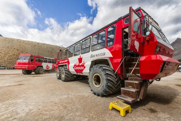 Rocky Mountains Brewsters Snowcoach Ice Explorer Columbia Ijsveld Athabasca Gletsjer — Stockfoto