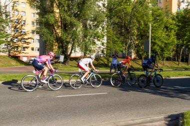 Katowice, Polonya - 5 Ağustos 2020: 1977 Tour de Pologne UCI Dünya Turu 'nun ilk aşaması, 195,8 km Silezya Stadyumu-Katowice rotası. Doğu Avrupa 'nın en büyük bisiklet etkinliği. 