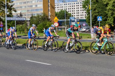 Katowice, Polonya - 5 Ağustos 2020: 1977 Tour de Pologne UCI Dünya Turu 'nun ilk aşaması, 195,8 km Silezya Stadyumu-Katowice rotası. Doğu Avrupa 'nın en büyük bisiklet etkinliği. 
