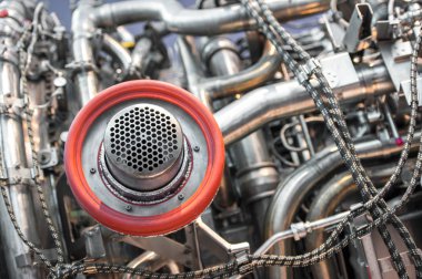 Close-up bir havacılık jet altyapısına bağlı bir havalandırma