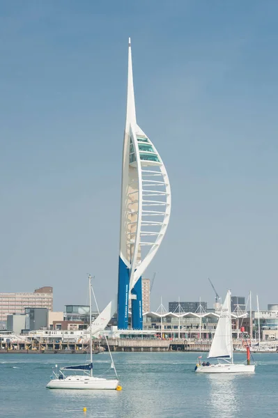 Do wieży Spinnaker tower — Zdjęcie stockowe