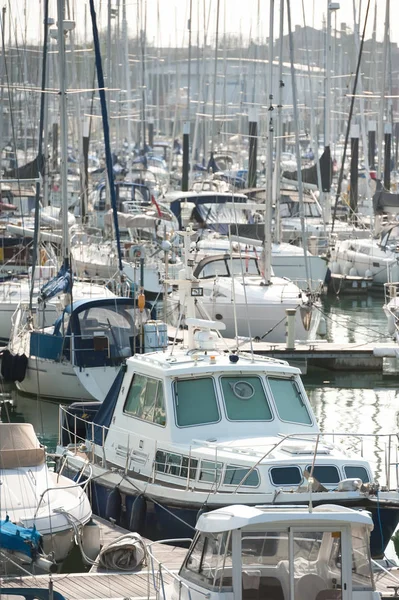 Ocupado barco marina — Fotografia de Stock