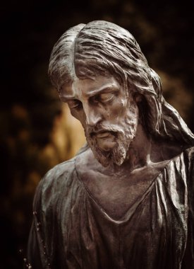 Lviv, Ukrayna'nın Lychakivskyj mezarlığındaki mezar üzerinde eski heykel. Vintage bir görünüm görüntü