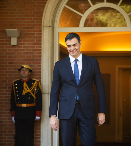 МАДРИД, Испания - 04 июня 2018 года: Премьер-министр Испании Педро Санчес во время встречи с Президентом Украины Петром Порошенко
