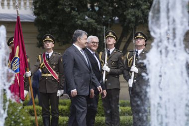 Kiev, Ukrayna - 29 Mayıs 2018: Ukrayna Poroshenko Başkan ve Federal Başkan, Federal Cumhuriyeti ile Almanya Frank-Walter Steinmeier resmi karşılama töreni Mariinsky Palace yakınındaki sırasında