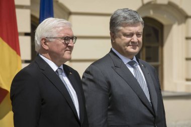 Kiev, Ukrayna - 29 Mayıs 2018: Ukrayna Poroshenko Başkan ve Federal Başkan, Federal Cumhuriyeti ile Almanya Frank-Walter Steinmeier resmi karşılama töreni Mariinsky Palace yakınındaki sırasında