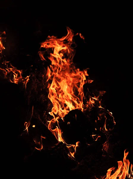 Бомбардування Вночі Полум Вогню Чорному Тлі — стокове фото