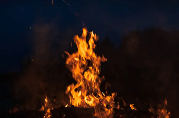 Yangın Şenlik Ateşi Kamp Ateşi Gece Şenlik Ateşi Alevleri Siyah — Stok fotoğraf