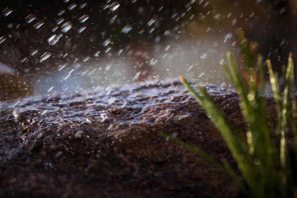 Piedra Mojada Bajo Lluvia Gota Agua Lluvia Cayendo Piedra Agua — Foto de Stock