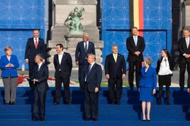 Brussels, Belçika - 11 Temmuz 2018: Jens Stoltenberg, Donald Trump, Angela Merkel ve Teresa Mayıs Nato askeri ittifak Zirvesi katılımcıları grup fotoğrafı