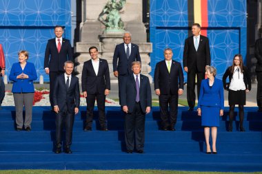 Brussels, Belçika - 11 Temmuz 2018: Jens Stoltenberg, Donald Trump, Angela Merkel ve Teresa Mayıs Nato askeri ittifak Zirvesi katılımcıları grup fotoğrafı