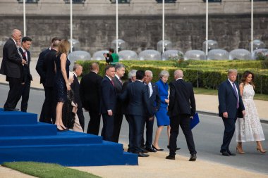 Brussels, Belçika - 11 Temmuz 2018: Bizi Başkan Donald Trump ve Amerika Birleşik Devletleri Melania koz zirvesinde Nato askeri İttifak'ın First Lady