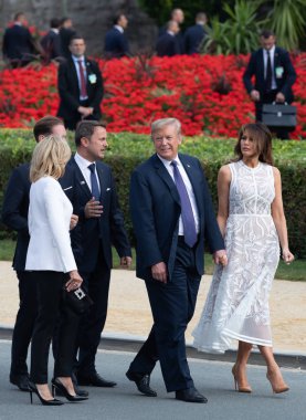 Brussels, Belçika - 11 Temmuz 2018: Bizi Başkan Donald Trump ve Amerika Birleşik Devletleri Melania koz zirvesinde Nato askeri İttifak'ın First Lady