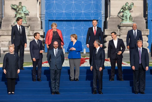 Brussels, Belçika - 11 Temmuz 2018: Jens Stoltenberg, Donald Trump, Emmanuel Macron ve Nato askeri ittifak Zirvesi katılımcıları grup fotoğrafı, Angela Merkel
