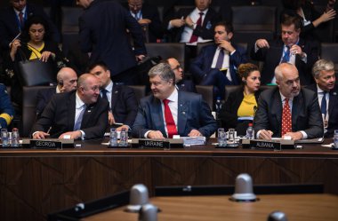 Brussels, Belçika - 12 Temmuz 2018: Ukrayna Cumhurbaşkanı Petro Poroshenko ve Birleşik Brüksel'deki Nato askeri İttifak'ın zirvesinde liderlerin