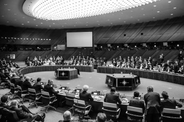 Brussels, Belçika - 12 Temmuz 2018: Nato askeri ittifak Zirvesi. Dünya liderleri Brüksel'deki Kuzey Atlantik Antlaşması Örgütü zirvesinin görüşmede