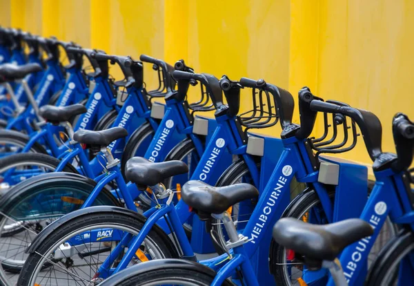 Melbourne, Avustralya - 10 Aralık 2014: Bisiklet Melbourne merkezi iş bölgesine hizmet veren sistem paylaşım Melbourne Bisiklet Paylaş olduğunu