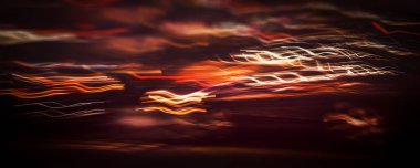 Neon şehir ışıkları. New York şehrinin aydınlatma ve gece ışıklar. Kasıtlı hareket bulanıklığı