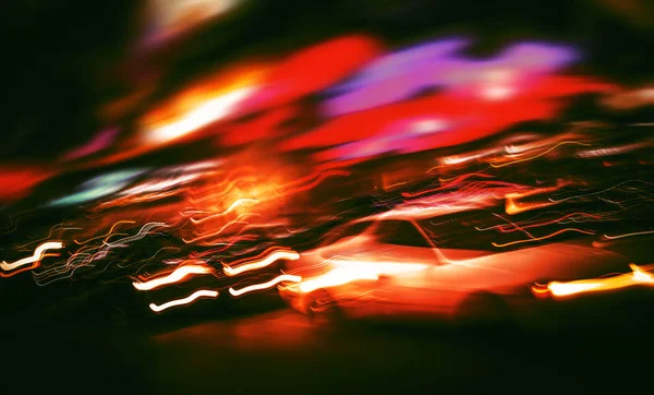 Neon şehir ışıkları. New York şehrinin aydınlatma ve gece ışıklar. Kasıtlı hareket bulanıklığı