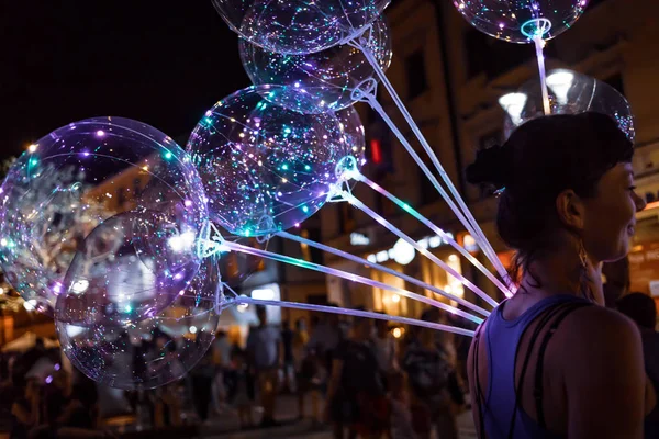 Lublin Polsko Července 2018 Led Transparentní Bublina Pestrobarevným Svítící Věnec — Stock fotografie