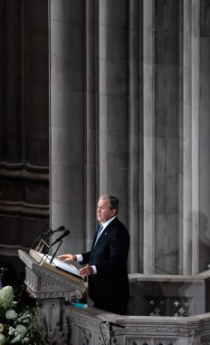 Washington D.C., ABD - Eylül 01, 2018: ABD'li Senatör John Mccain, Washington, ABD tarihinde 1 Eylül 2018 National Cathedral anma töreni eski ABD Başkanı George Bush konuştu