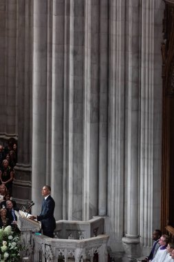 Washington D.C., ABD - Eylül 01, 2018: ABD'li Senatör John Mccain, Washington, ABD tarihinde 1 Eylül 2018 National Cathedral anma töreni eski ABD Başkanı Barack Obama konuştu