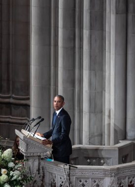Washington D.C., ABD - Eylül 01, 2018: ABD'li Senatör John Mccain, Washington, ABD tarihinde 1 Eylül 2018 National Cathedral anma töreni eski ABD Başkanı Barack Obama konuştu