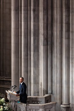 Washington D.C., ABD - Eylül 01, 2018: ABD'li Senatör John Mccain, Washington, ABD tarihinde 1 Eylül 2018 National Cathedral anma töreni eski ABD Başkanı Barack Obama konuştu