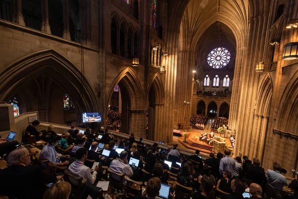 Washington D.C., ABD - Eylül 01, 2018: Anma, ABD'li Senatör John Mccain, Washington, ABD tarihinde 1 Eylül 2018 National Cathedral