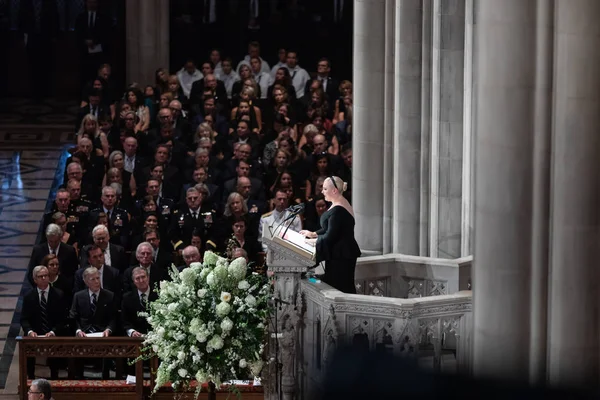 Washington D.C., ABD - Eylül 01, 2018: Senatör McCain'in kızı Meghan Marguerite Mccain konuştu ABD'li Senatör John Mccain, Washington, ABD tarihinde 1 Eylül 2018 National Cathedral anma töreni